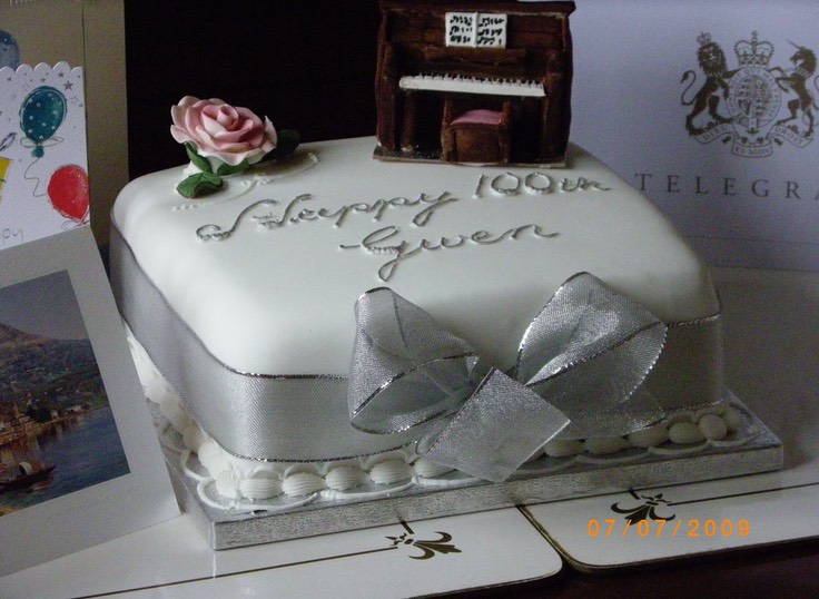 Gwen's 100th birthday cake